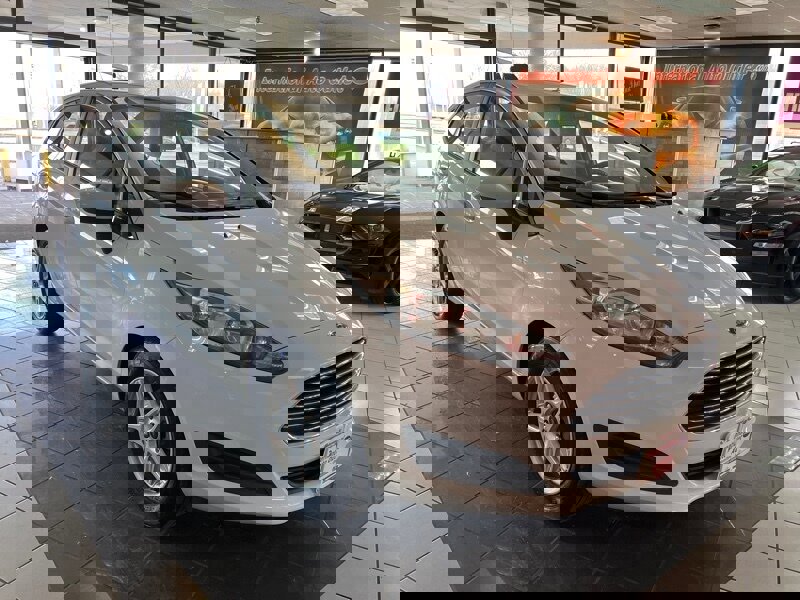 Used 2018 Ford Fiesta SE image 3