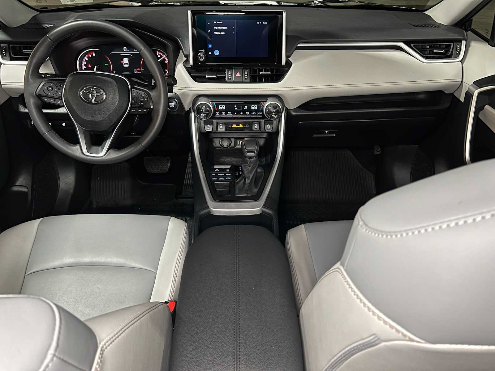 Used 2025 Toyota RAV4 XLE Premium w/ Weather Package AWD/4WD image 39
