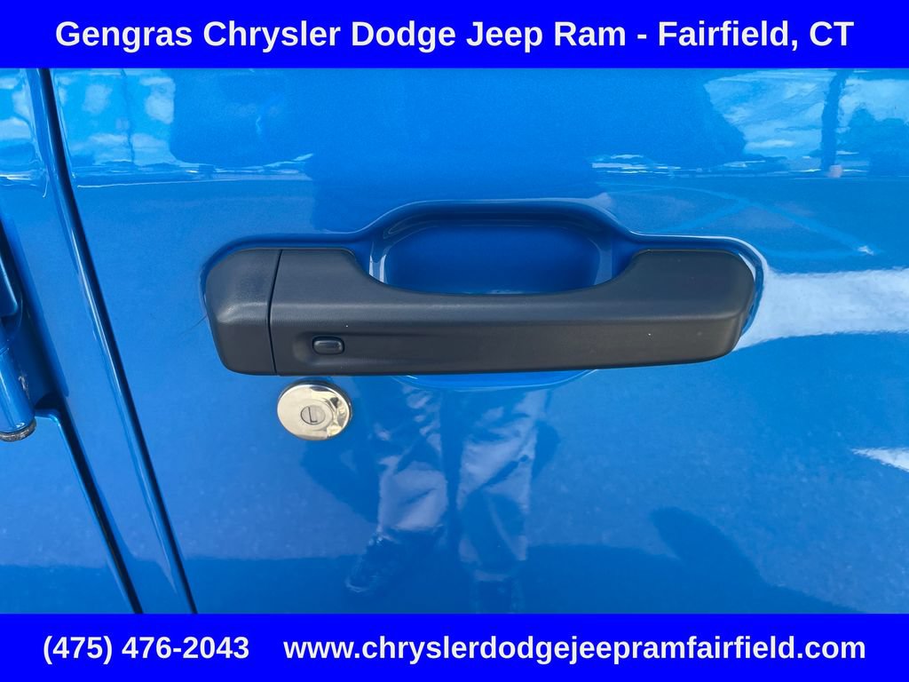 Certified 2025 Jeep Gladiator Sport AWD/4WD image 12