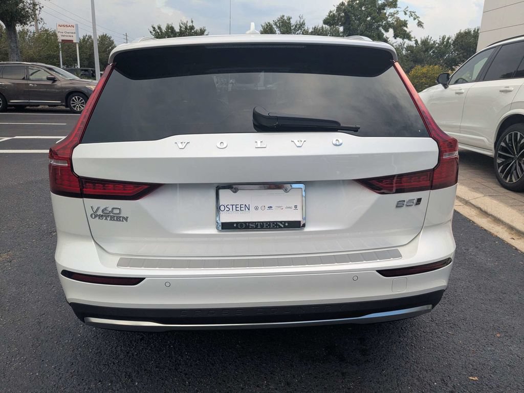 Used 2026 Volvo V60 B5 Cross Country Plus w/ Protection Package Premier AWD/4WD image 5