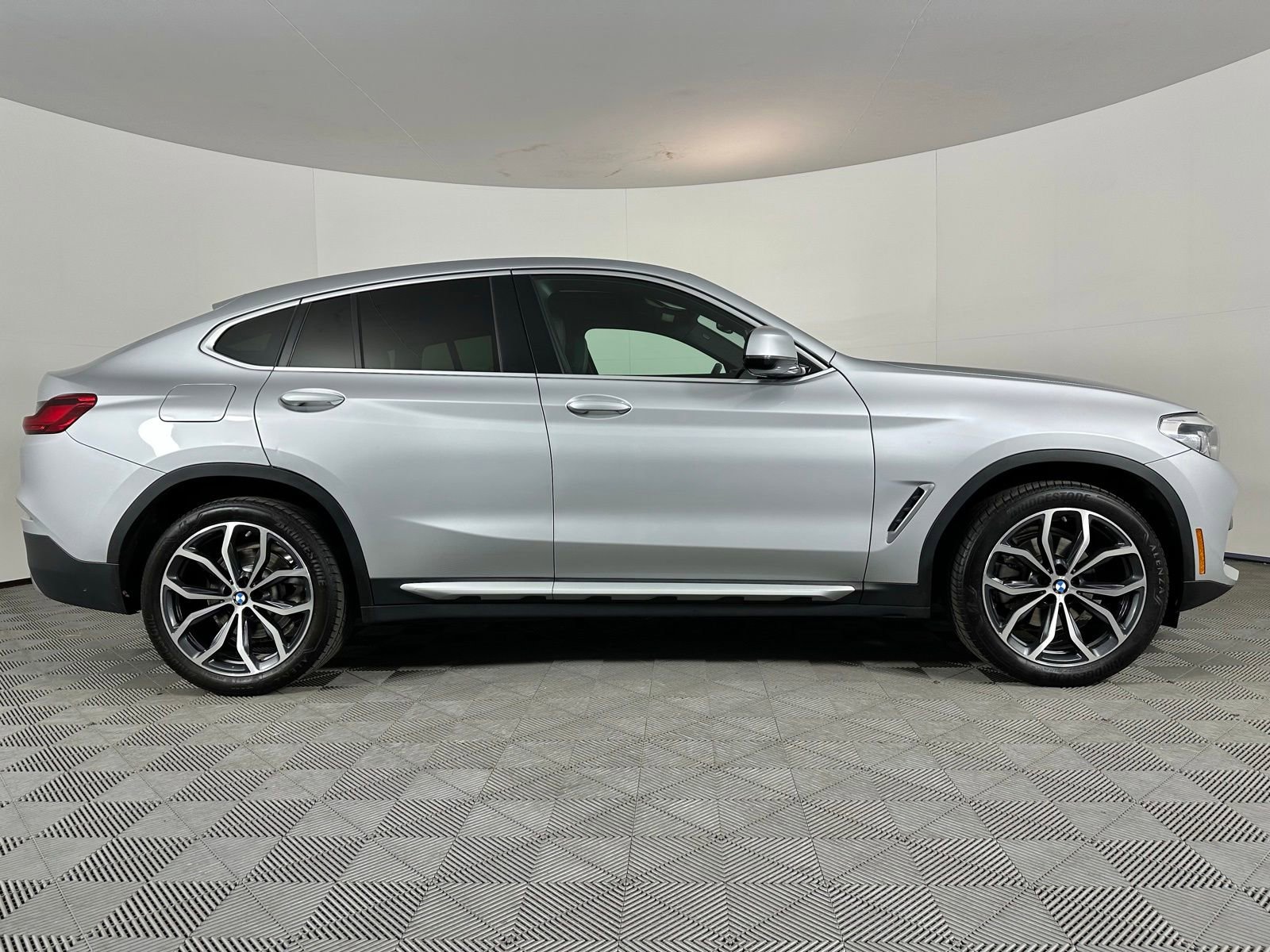 Used 2019 BMW X4 xDrive30i w/ Driving Assistance Package AWD/4WD image 13
