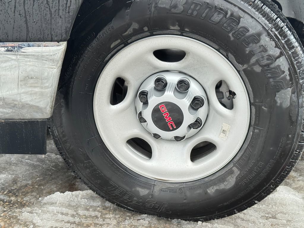 New 2026 GMC Savana 3500 w/ Driver Convenience Package image 4