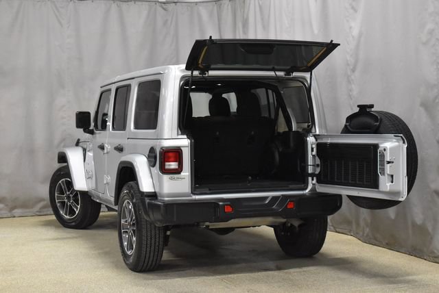 Used 2023 Jeep Wrangler Sahara image 31