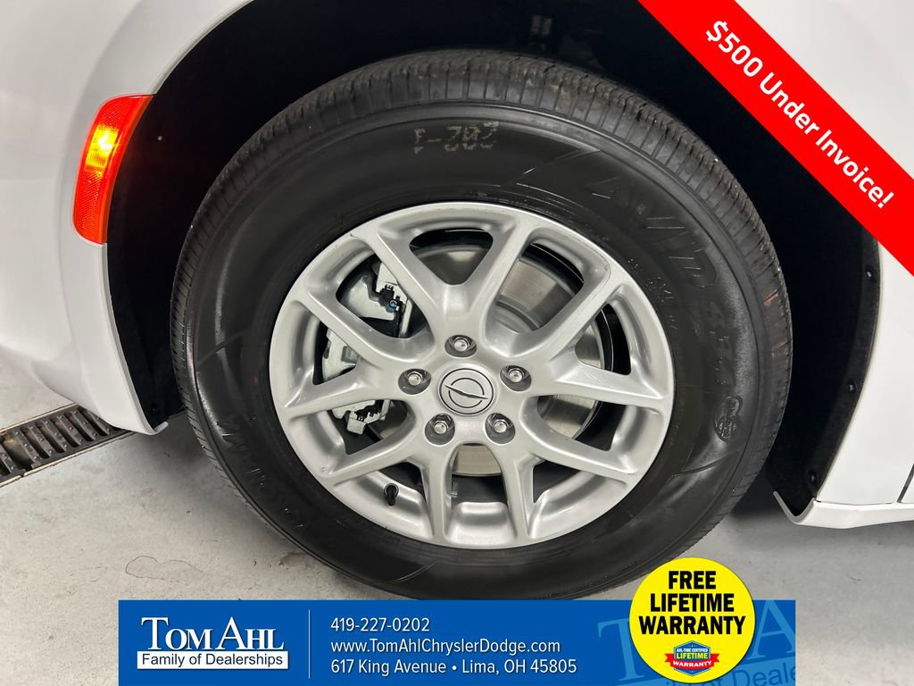 New 2026 Chrysler Voyager LX image 9