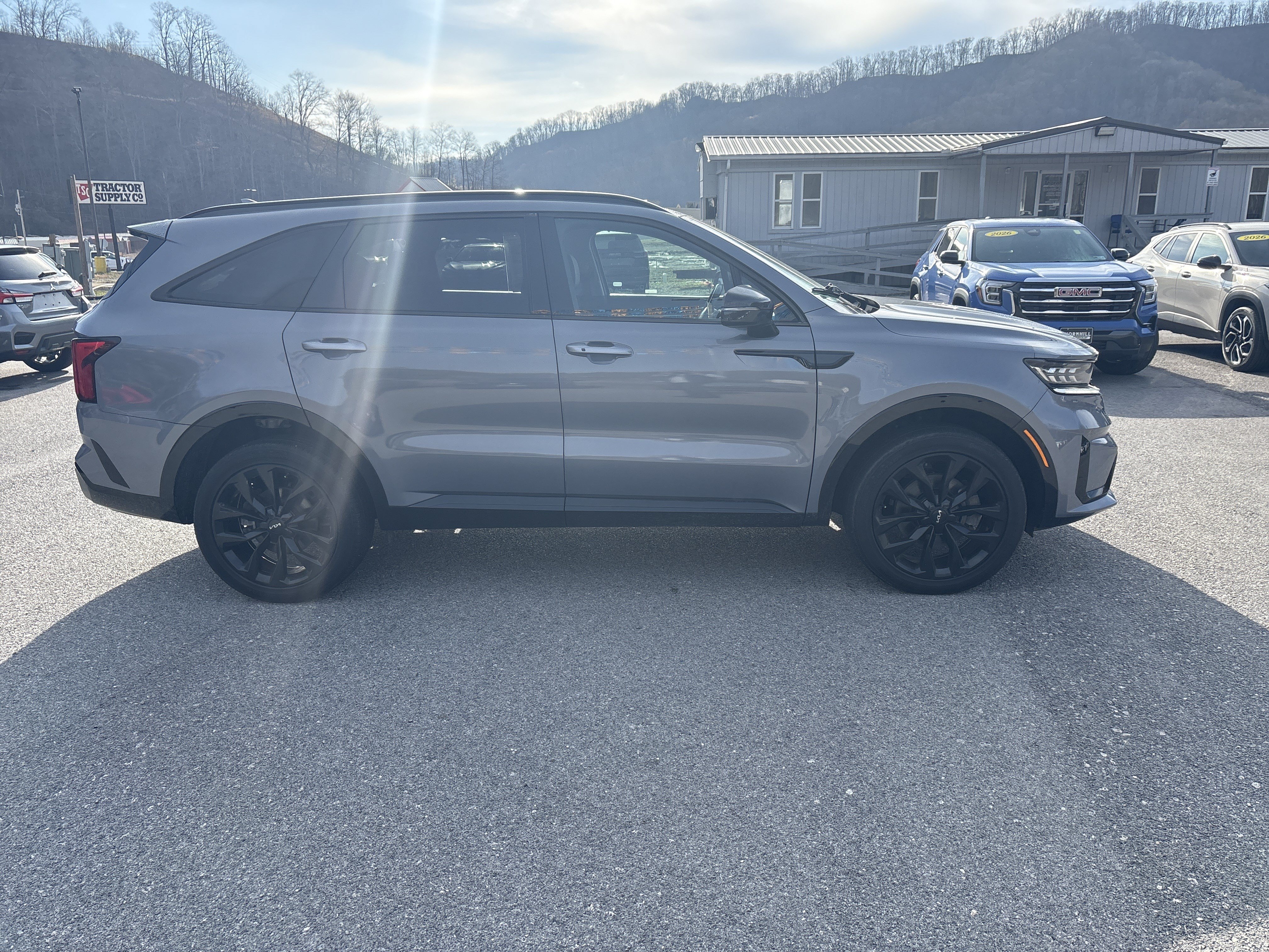 Used 2023 Kia Sorento SX AWD/4WD image 3