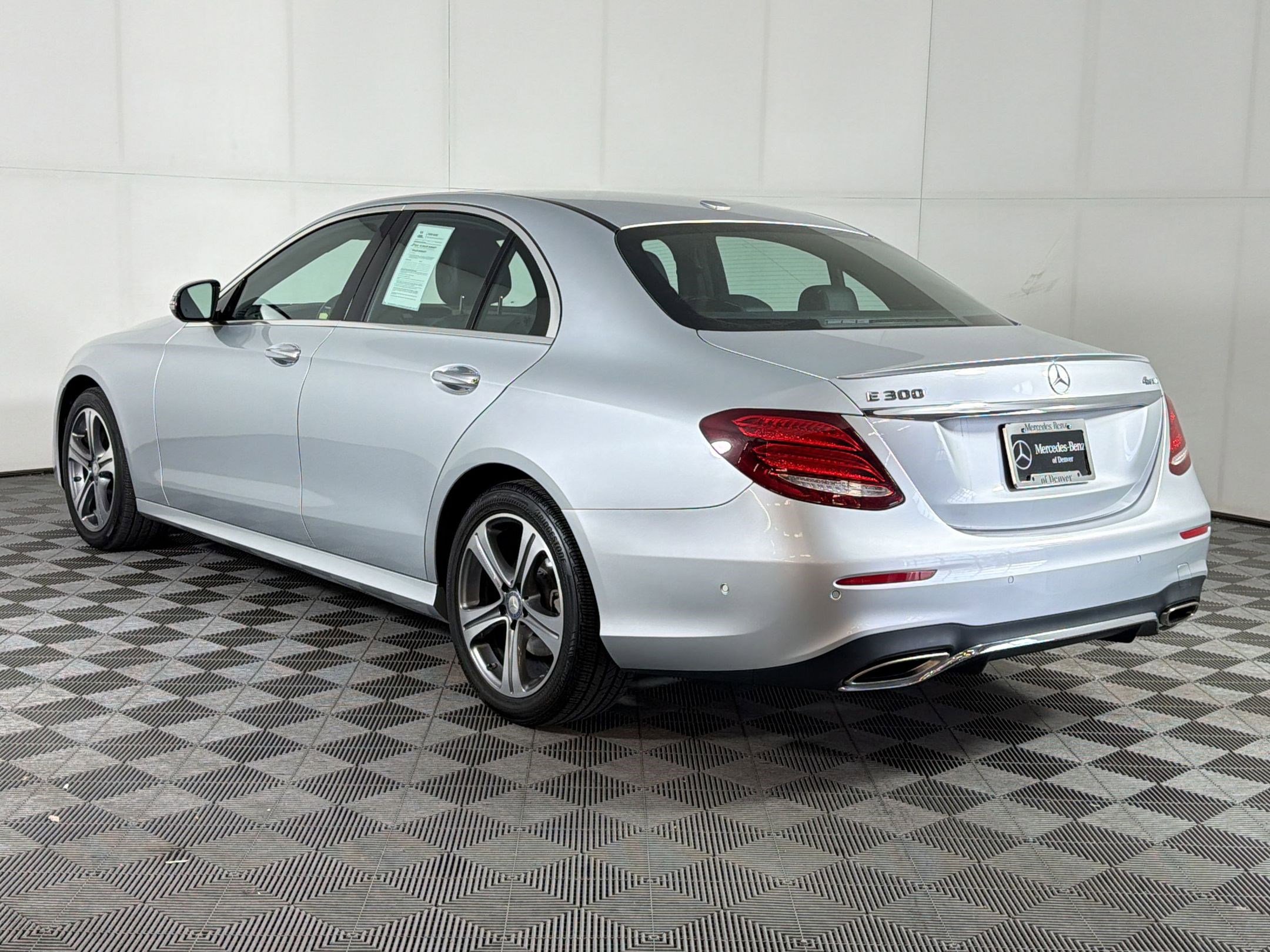 Used 2017 Mercedes-Benz E 300 4MATIC image 3