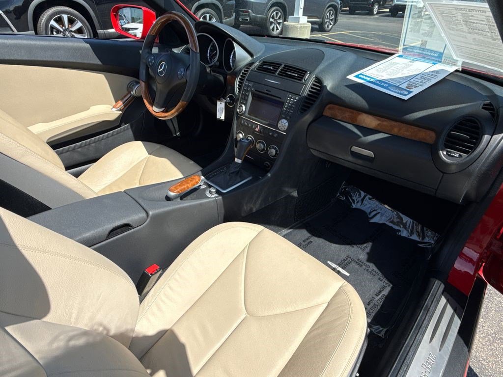 Used 2010 Mercedes-Benz SLK 350 image 18