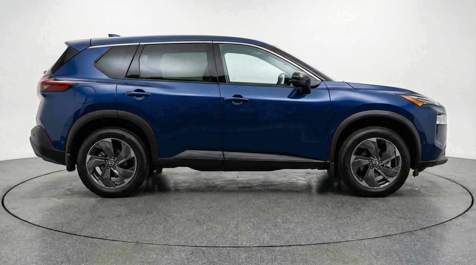 Used 2025 Nissan Rogue SV AWD/4WD image 9