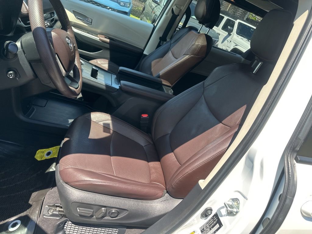 Used 2023 Toyota Sienna Platinum AWD/4WD image 12