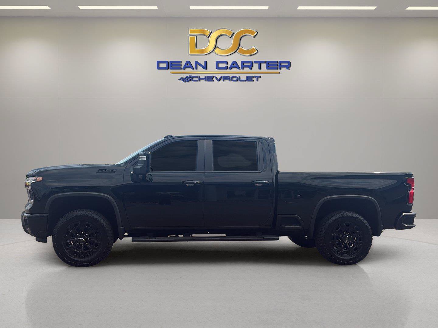 Used 2024 Chevrolet Silverado 2500 LT w/ Midnight Edition AWD/4WD image 2