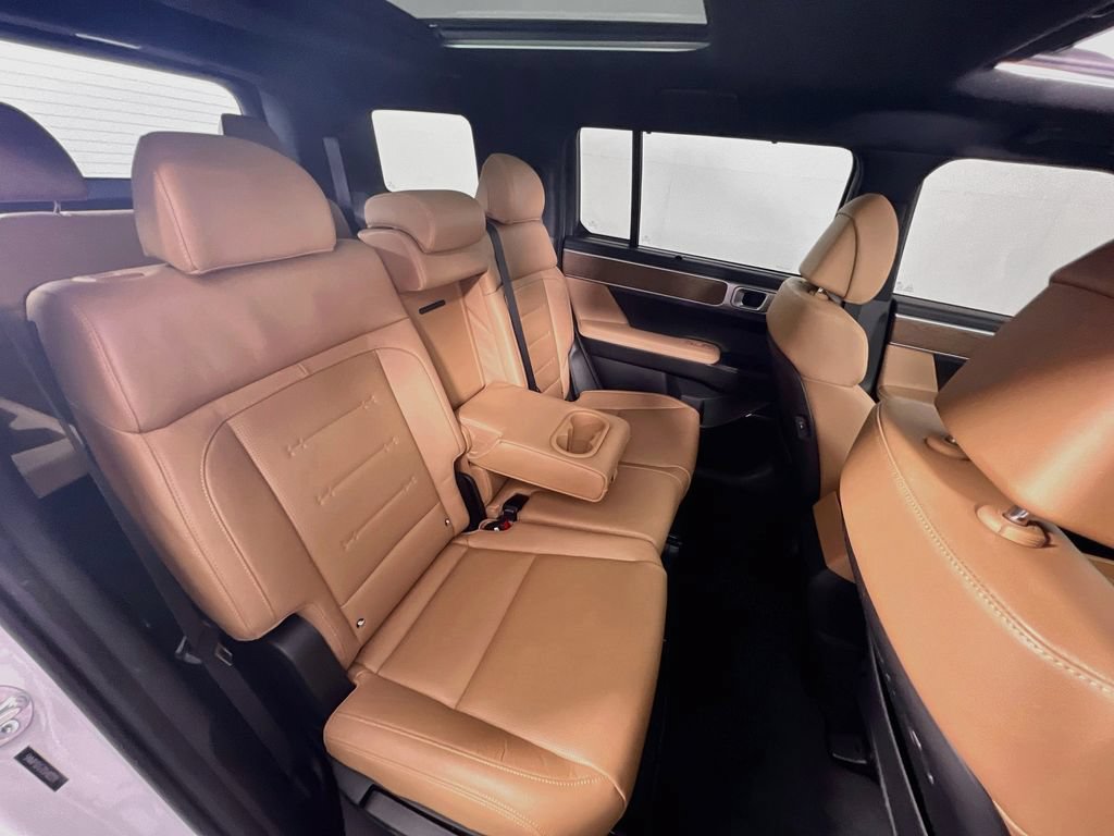 Certified 2025 Hyundai Santa Fe Limited AWD/4WD image 29