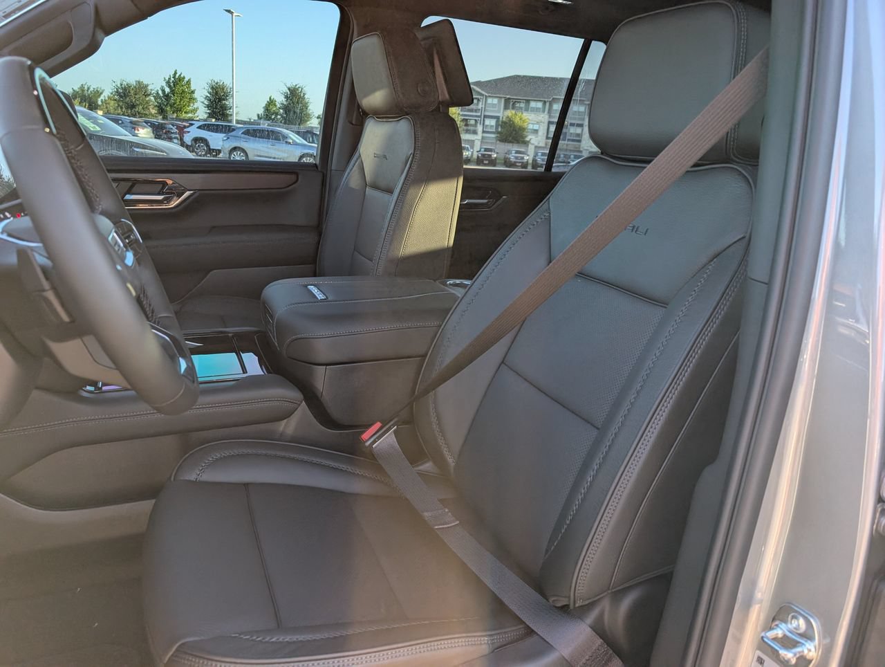 New 2026 GMC Yukon Denali w/ Denali Reserve Package AWD/4WD image 18