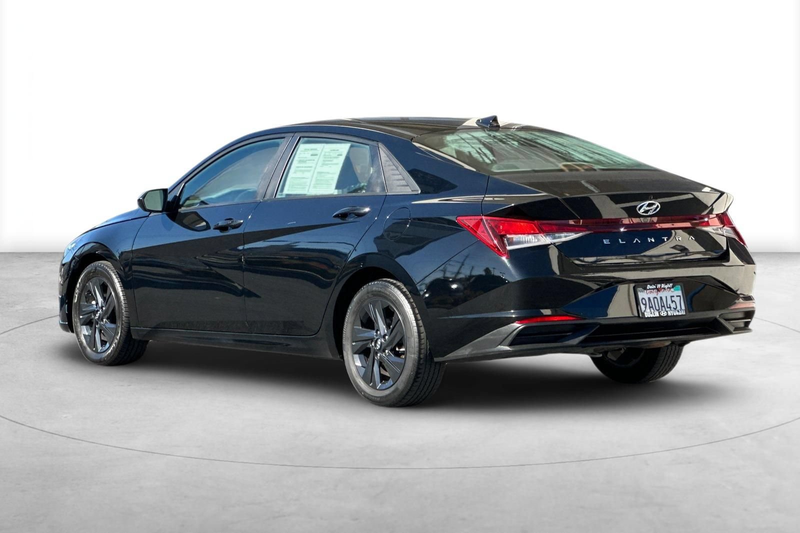 Used 2022 Hyundai Elantra SEL w/ Convenience Package FWD image 4