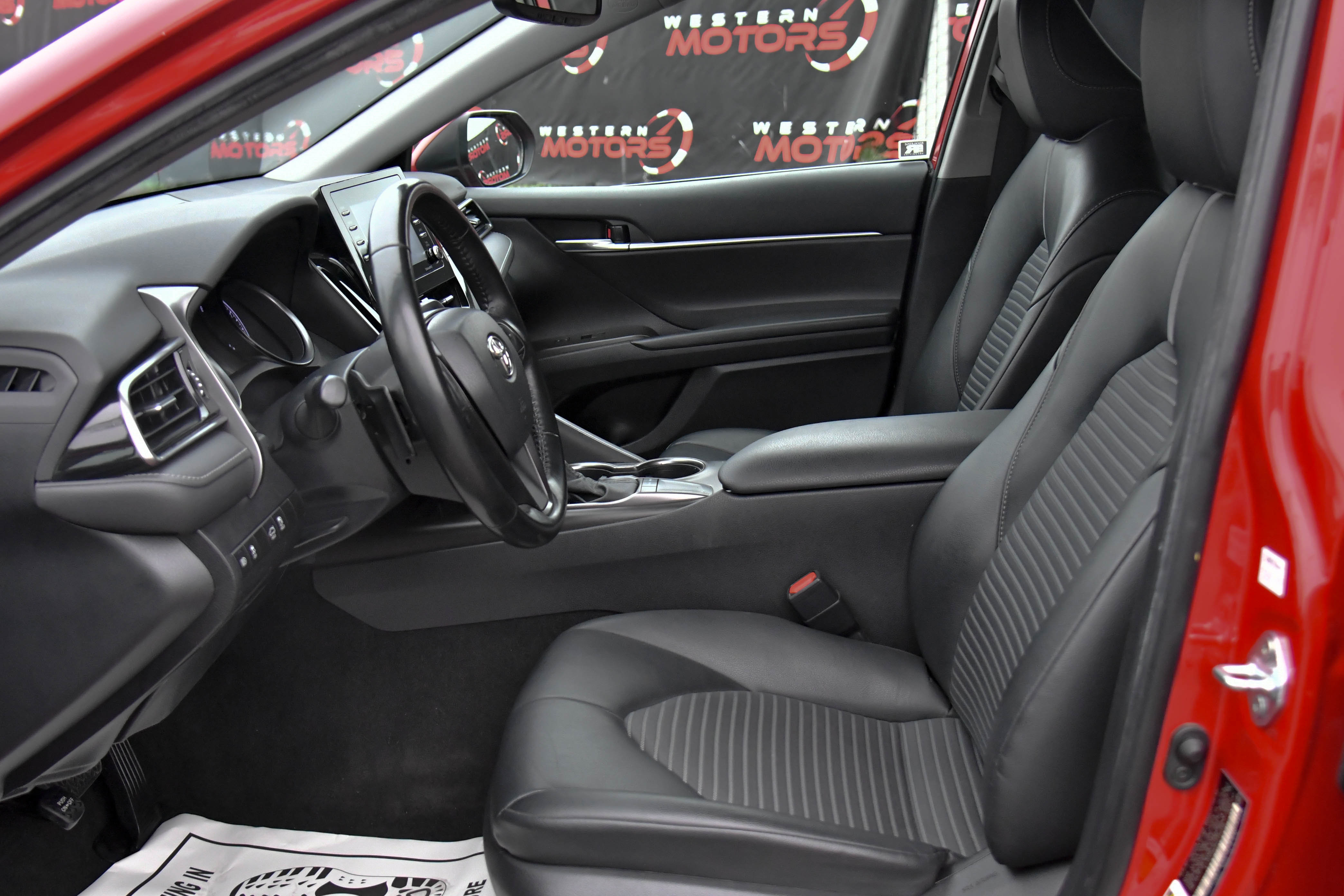 Used 2023 Toyota Camry SE image 18