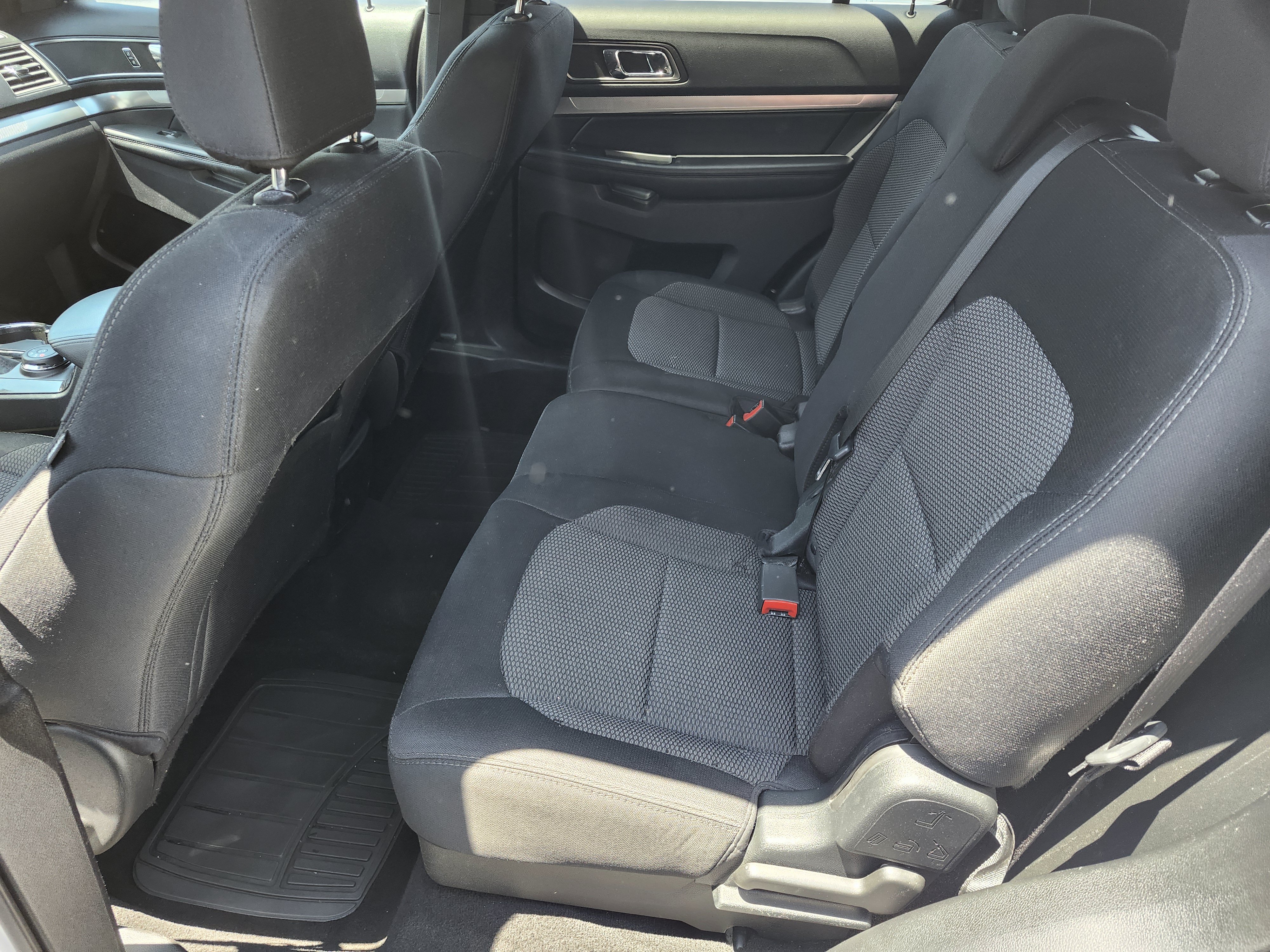 Used 2019 Ford Explorer XLT w/ Equipment Group 201A AWD/4WD image 5