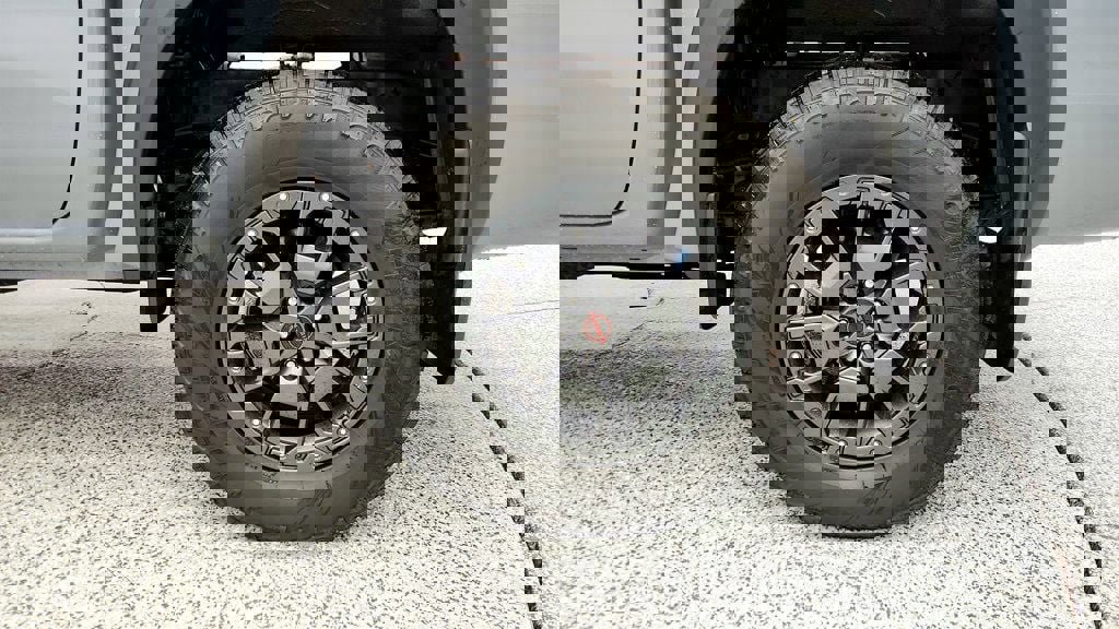 Used 2023 Nissan Frontier PRO-4X w/ Pro-4X Premium Package image 9