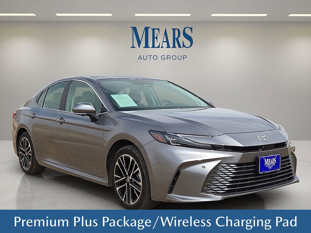 Used 2025 Toyota Camry XLE w/ Premium Plus Package image 8
