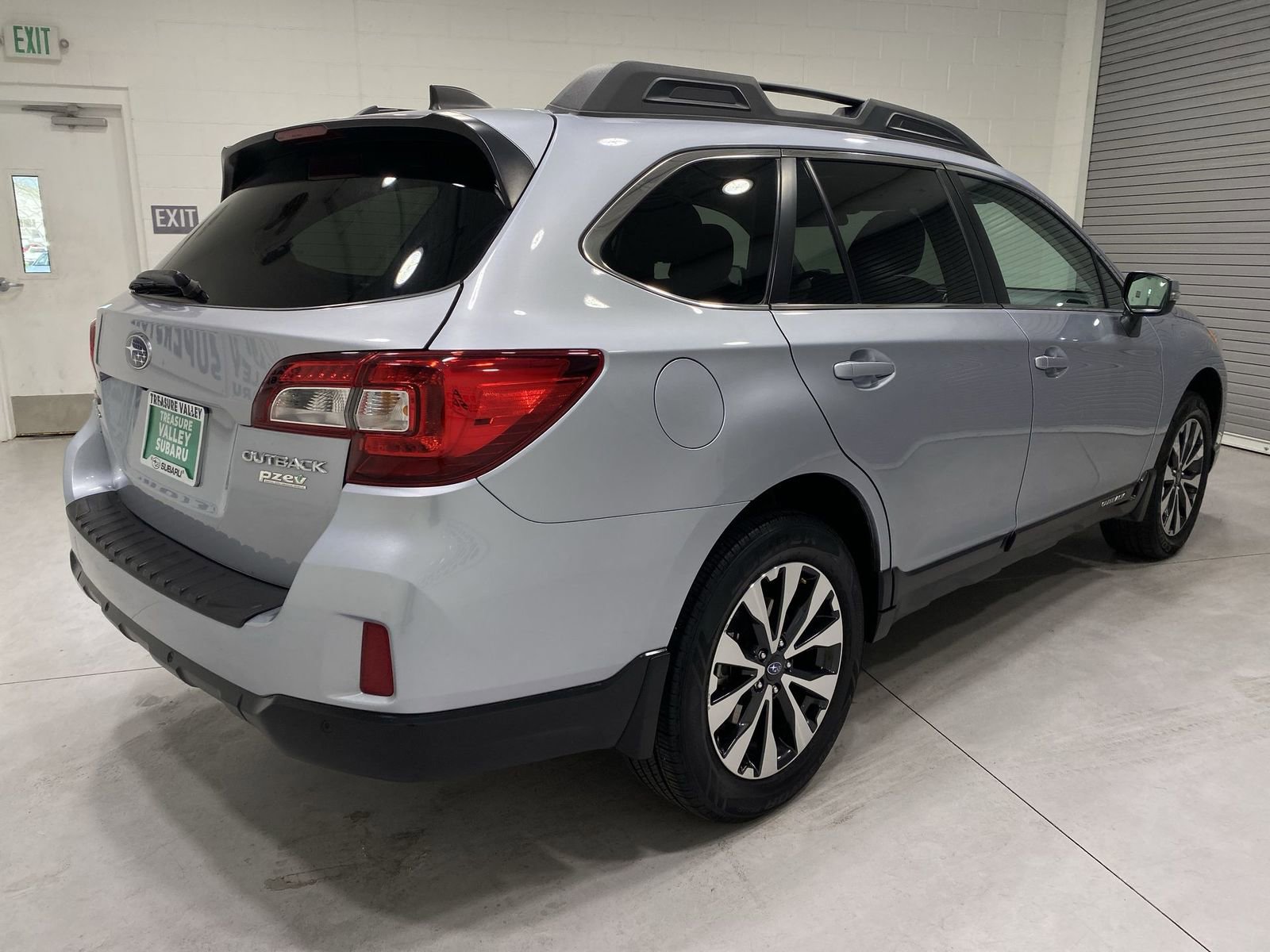 Used 2017 Subaru Outback 2.5i Limited AWD/4WD image 8