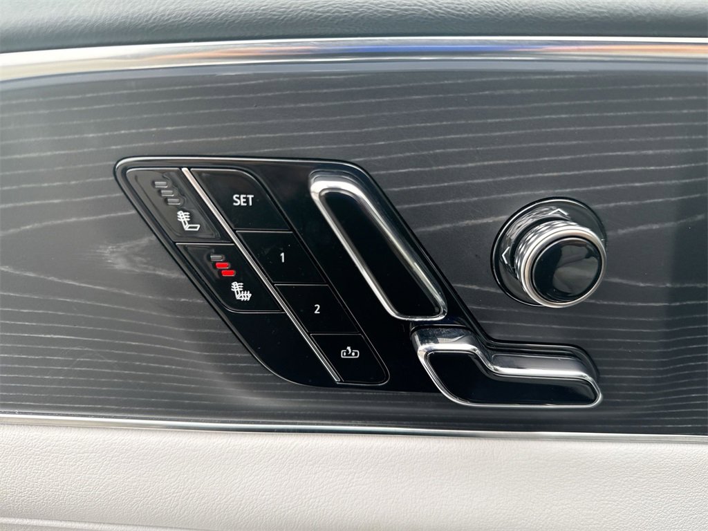 Used 2024 Cadillac Lyriq Luxury image 14