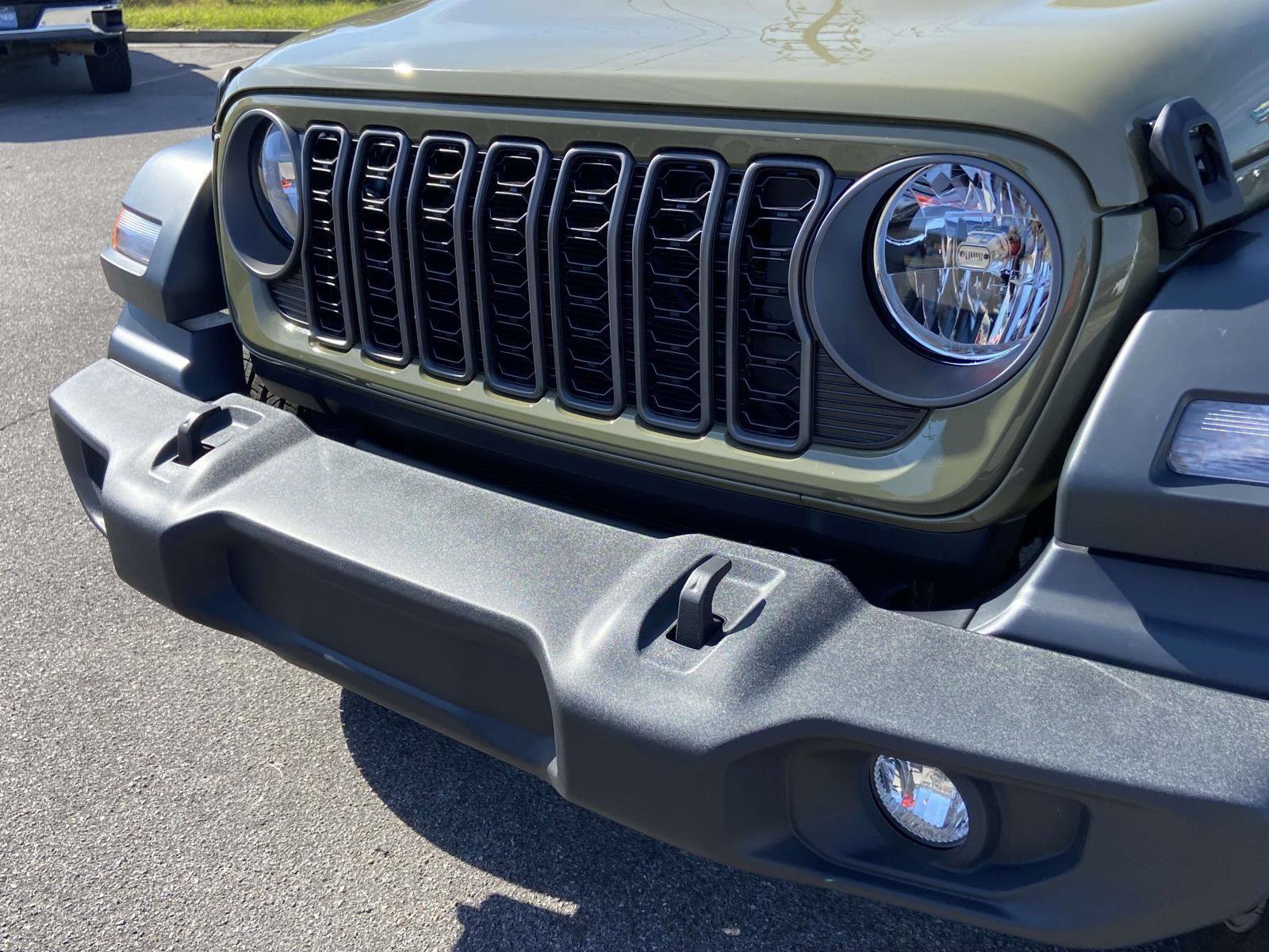 Used 2025 Jeep Wrangler Sport image 27
