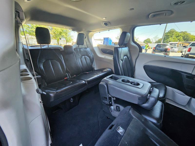 Used 2021 Chrysler Pacifica Touring-L FWD image 82