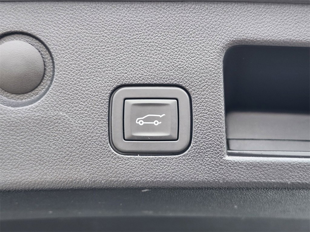 Used 2025 Chevrolet Equinox LT w/ Convenience Package II image 30