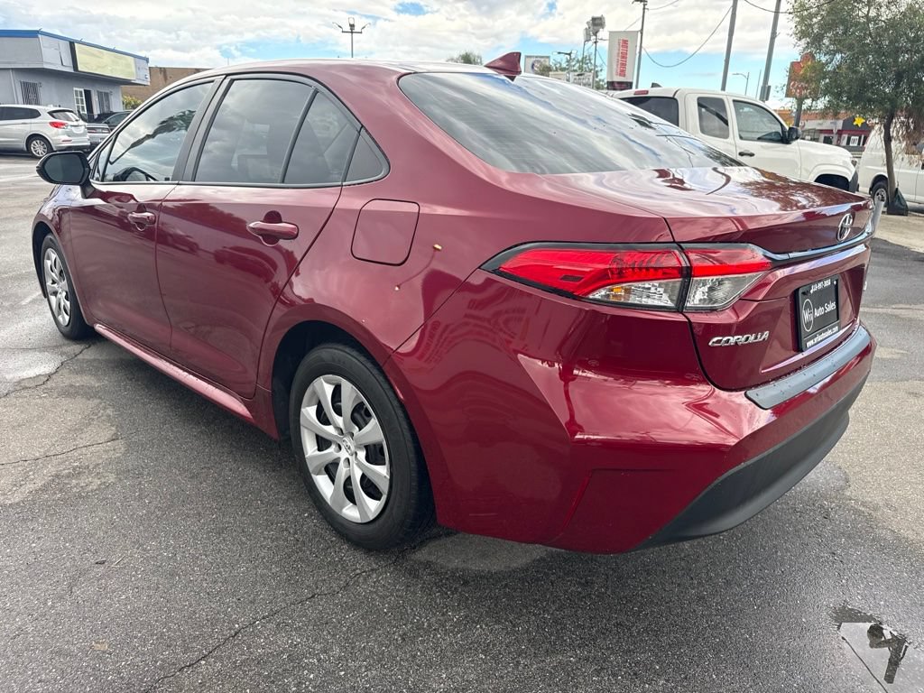 Used 2025 Toyota Corolla LE FWD image 4