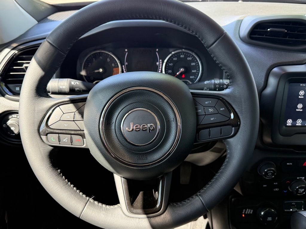 Used 2020 Jeep Renegade Altitude AWD/4WD image 16