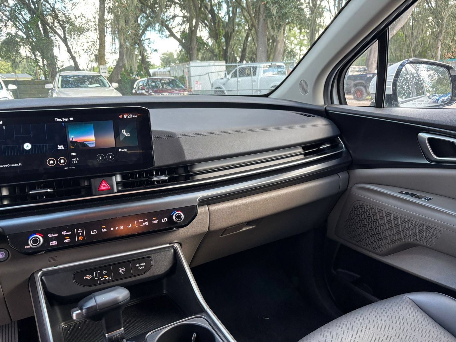 Used 2026 Kia Carnival FWD image 37