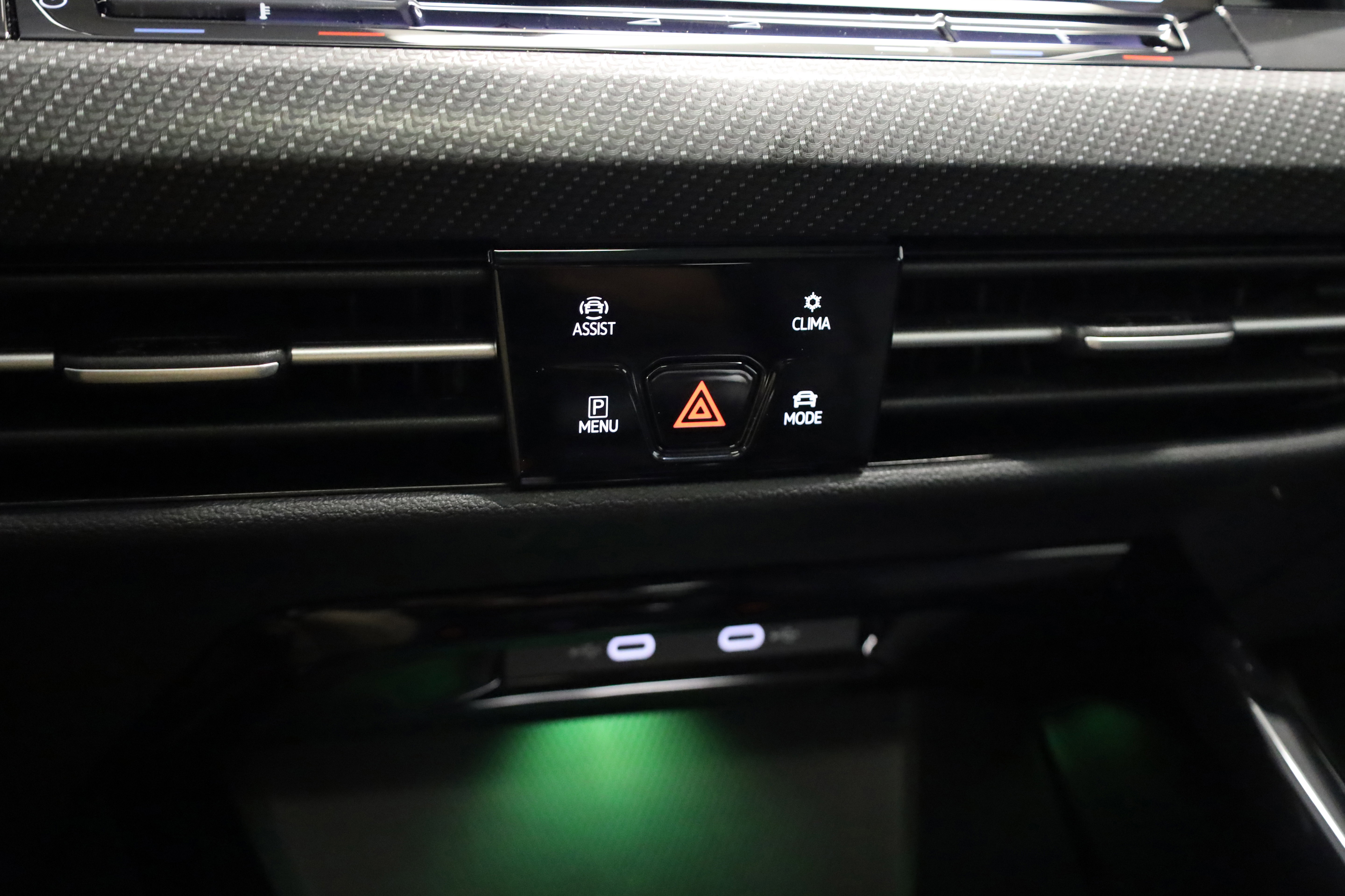 Used 2024 Volkswagen Golf R image 29