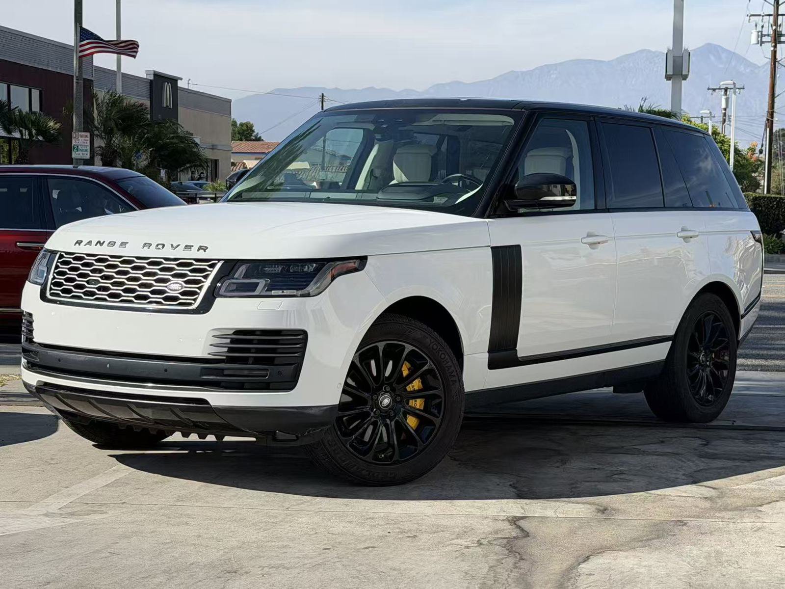 Used 2019 Land Rover Range Rover HSE AWD/4WD image 2
