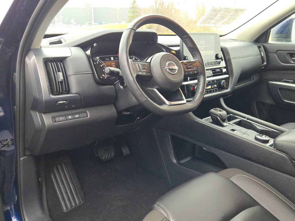 Used 2025 Nissan Pathfinder SL AWD/4WD image 21