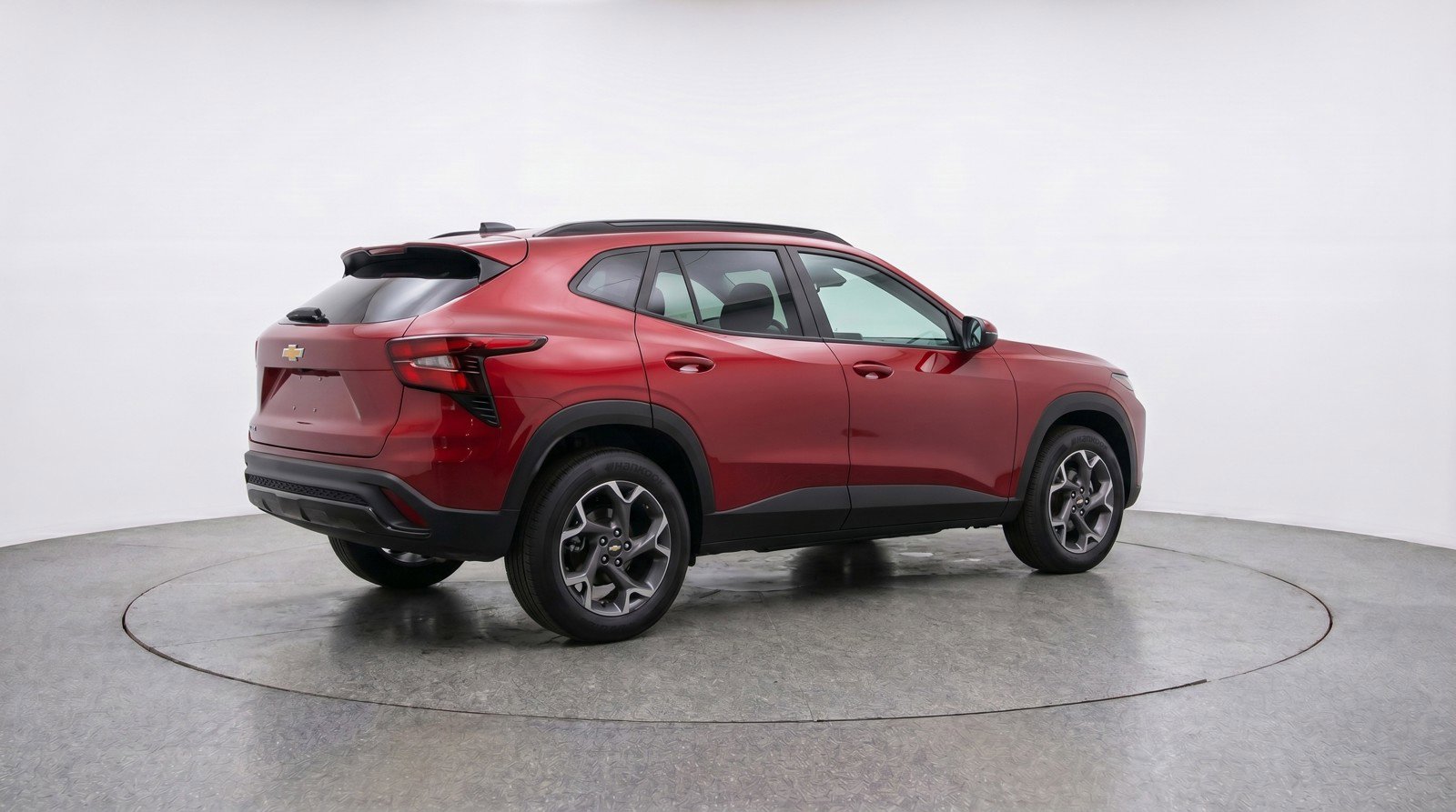 Used 2025 Chevrolet Trax LT FWD image 9