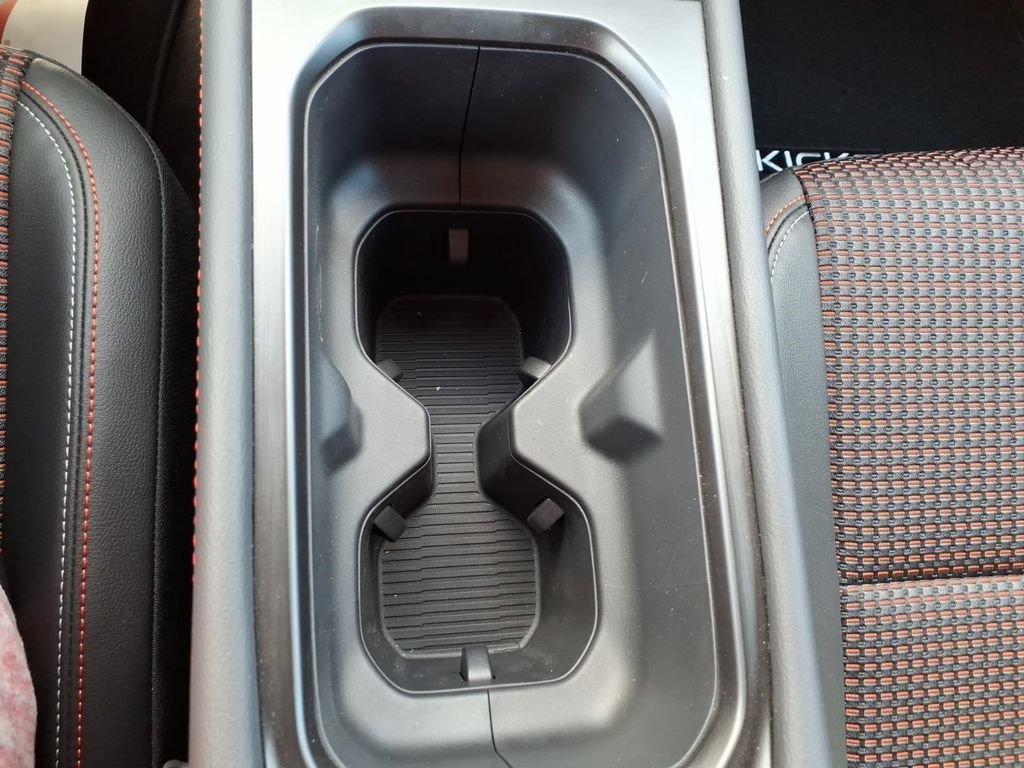 New 2026 Nissan Kicks SR FWD image 23