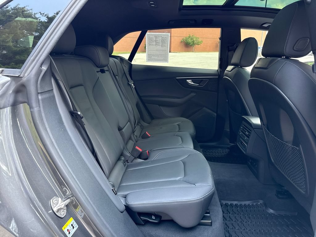 Used 2025 Audi Q8 Premium w/ Convenience Package AWD/4WD image 28