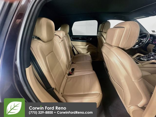 Used 2020 Porsche Cayenne AWD/4WD image 29