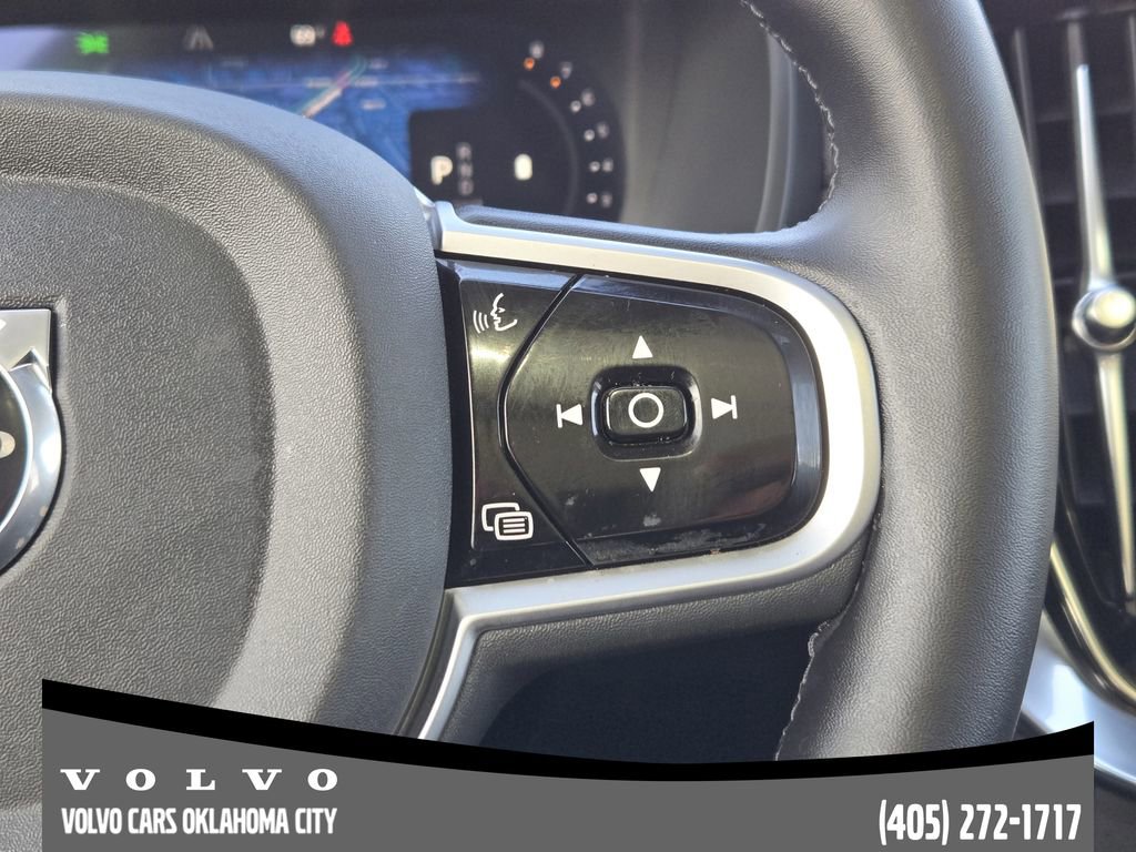 Certified 2025 Volvo XC90 B6 Plus image 28