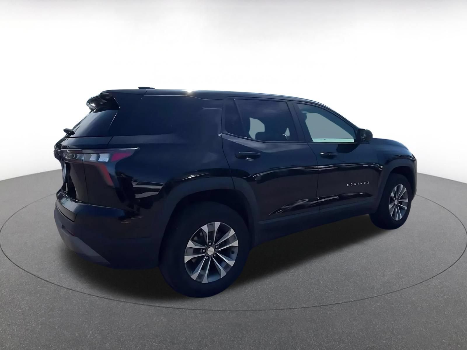Used 2025 Chevrolet Equinox LT FWD image 14