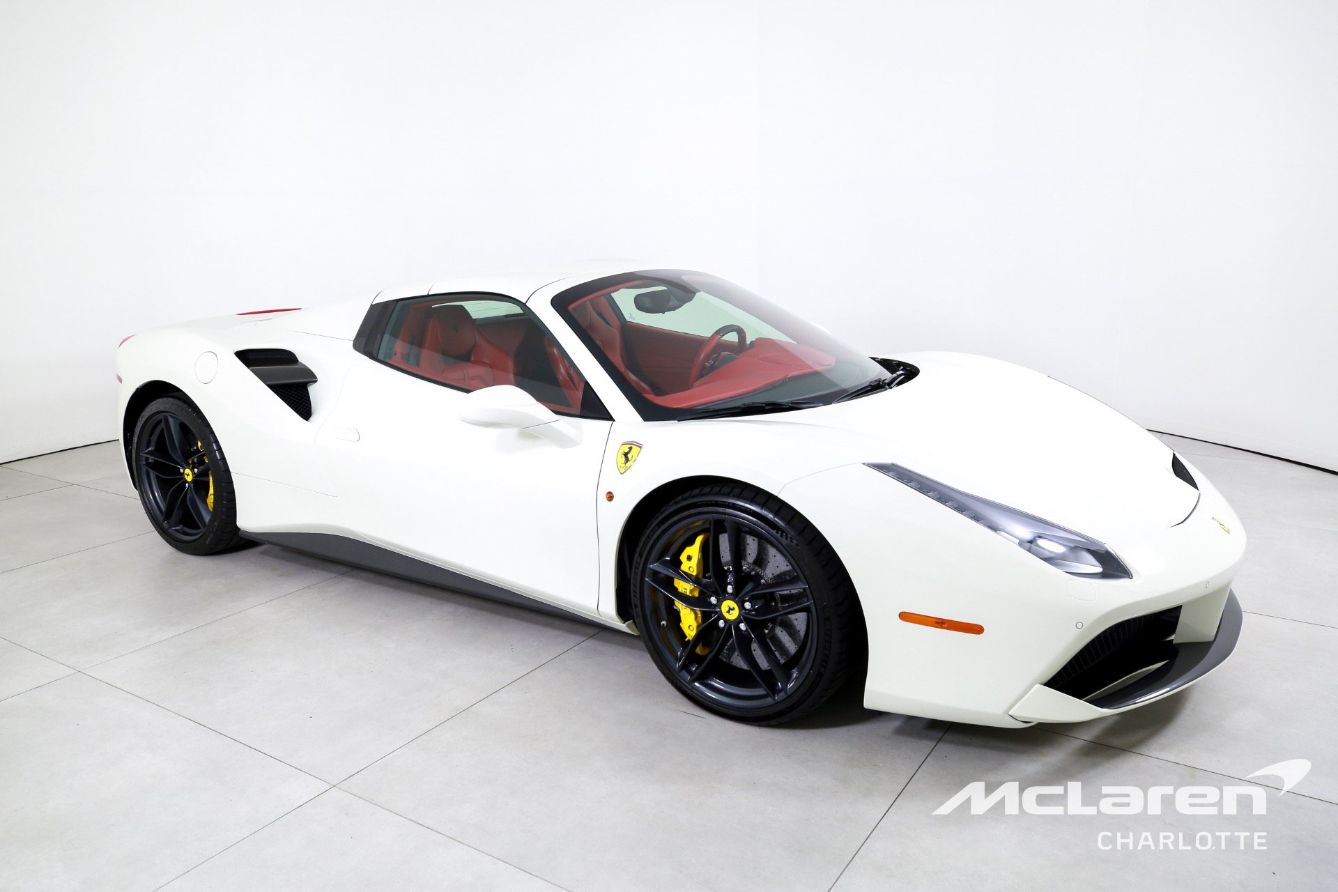 Used 2018 Ferrari 488 Spider RWD image 3