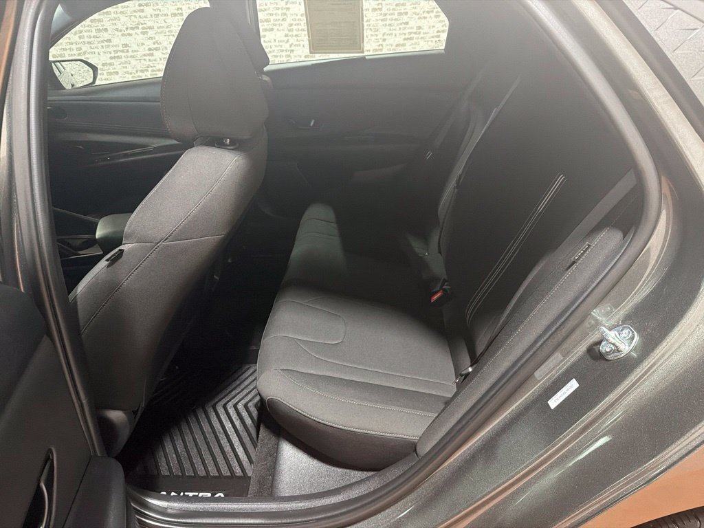 Used 2025 Hyundai Elantra Sport FWD image 13