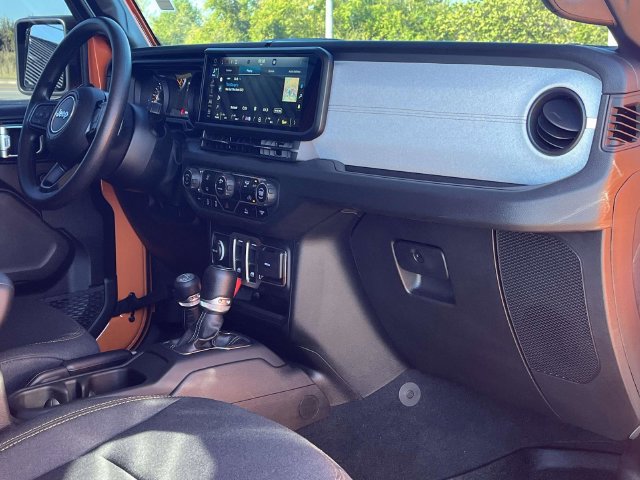 Used 2025 Jeep Wrangler Sport AWD/4WD image 22