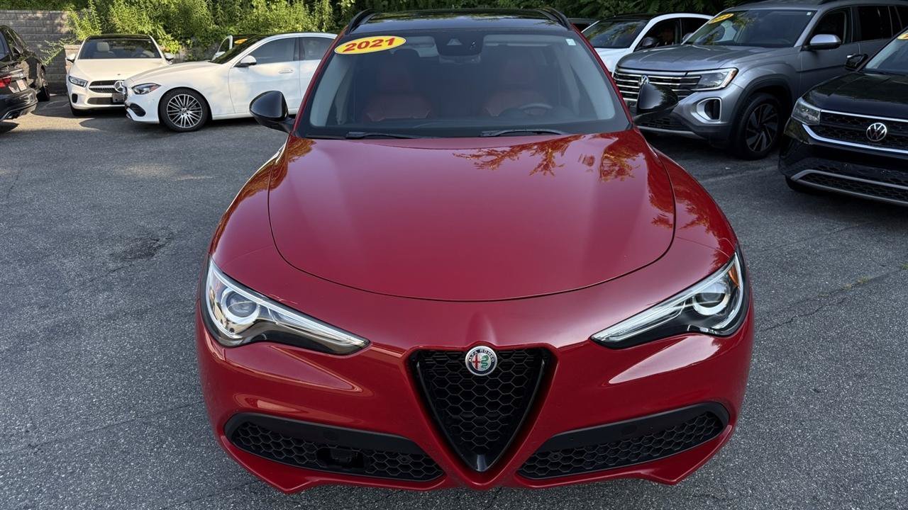 Used 2021 Alfa Romeo Stelvio Ti w/ Nero Edizione AWD/4WD image 24