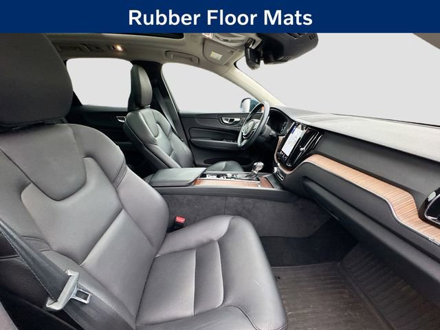 Used 2021 Volvo XC60 T5 Momentum w/ Premium Package image 29