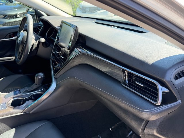 Used 2024 Toyota Camry SE w/ Cold Weather Package FWD image 19