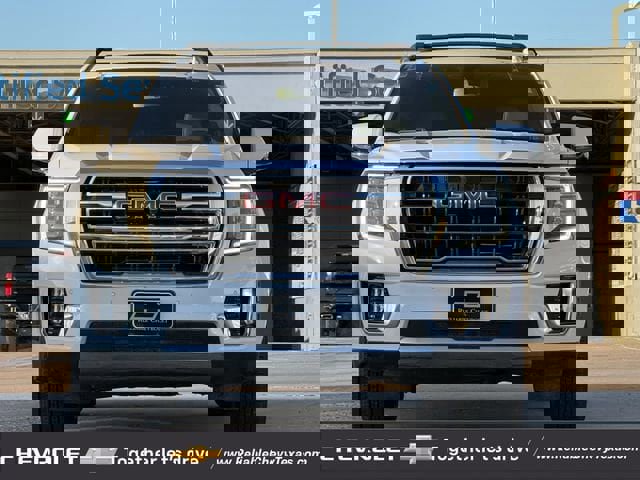 Used 2022 GMC Yukon SLT w/ SLT Premium Package image 3