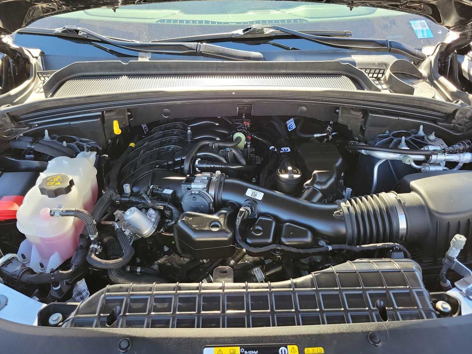 Used 2025 Jeep Grand Cherokee L Laredo image 9