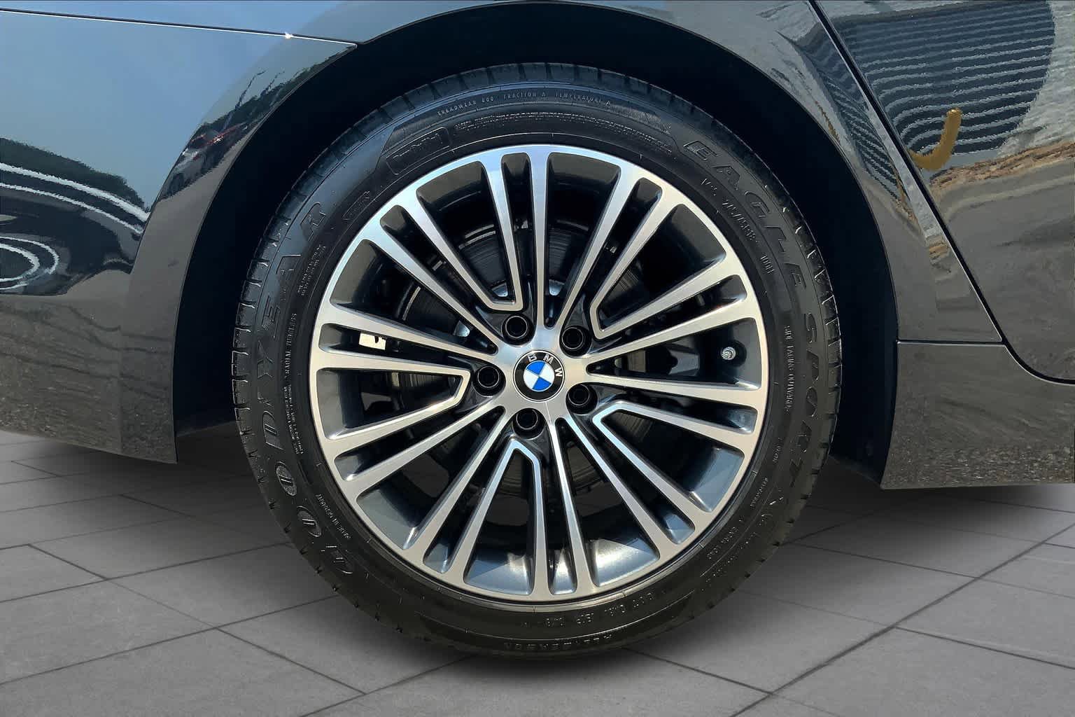 Used 2018 BMW 530i xDrive AWD/4WD image 10