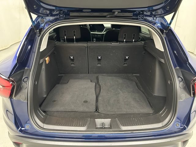 Used 2024 Chevrolet Trax LS w/ LS Convenience Package FWD image 11