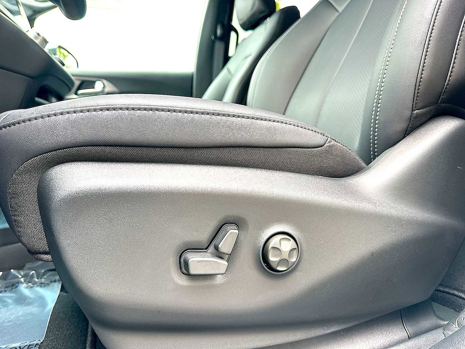 New 2026 Chrysler Voyager LX image 14