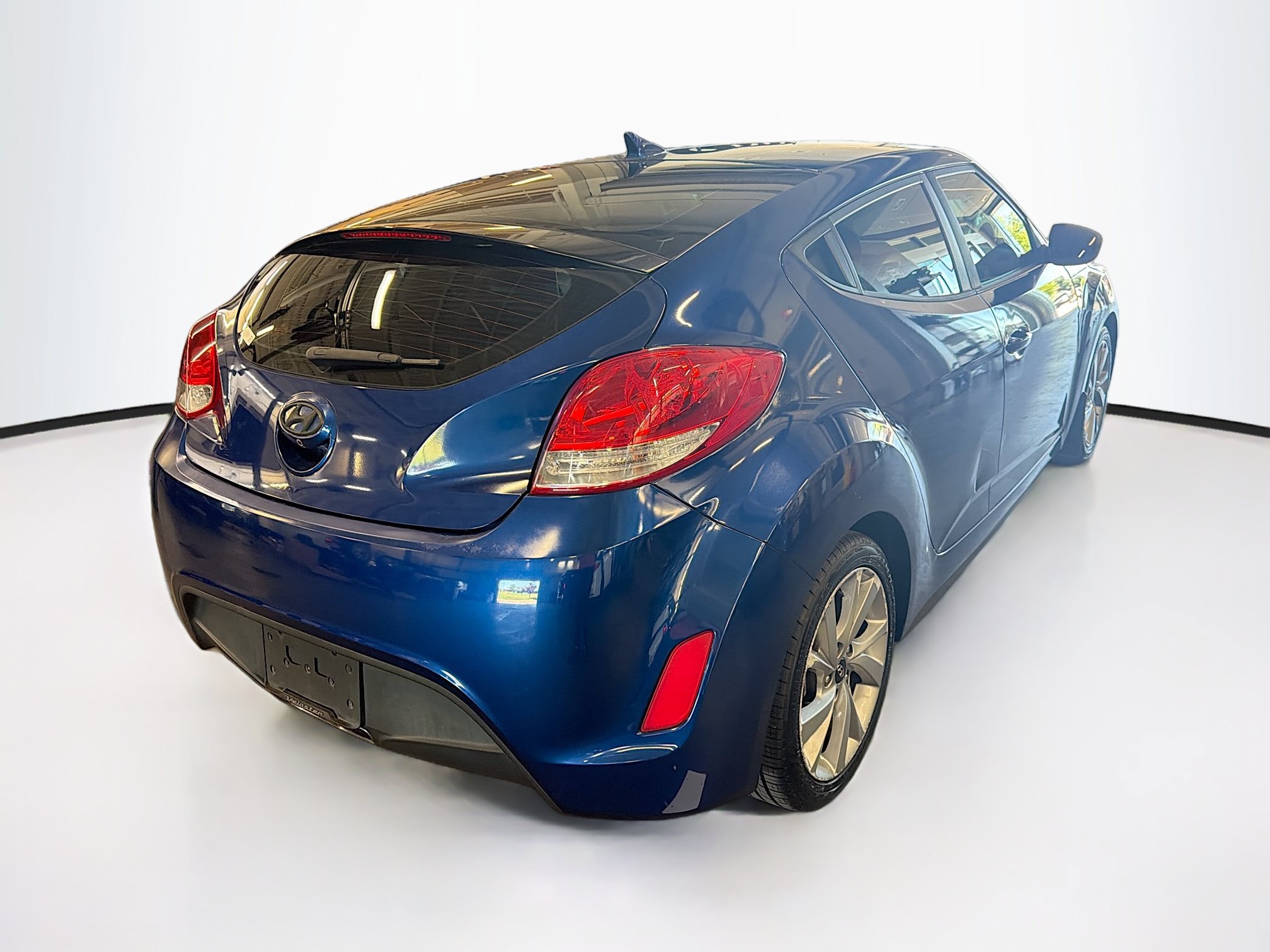 Used 2017 Hyundai Veloster FWD image 9